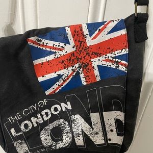 Robin Ruth city of London shoulder strap bag all zippers and front snaps British